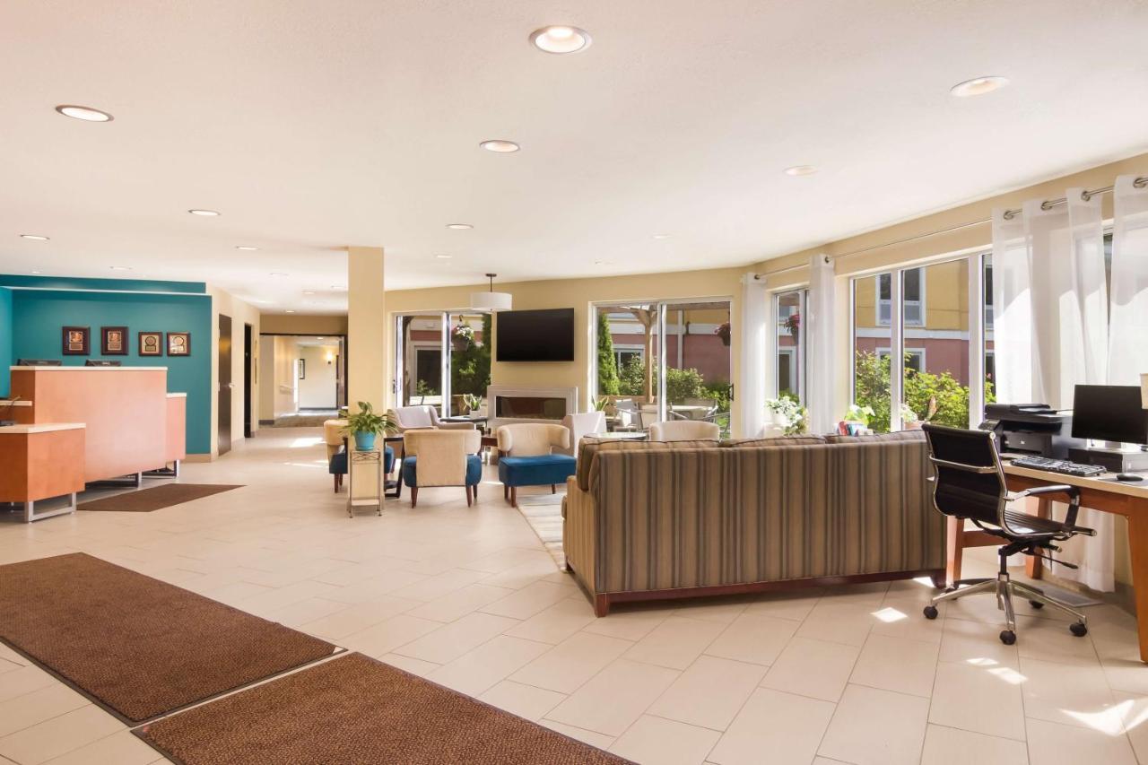 Best Western Plus Traverse City Exterior foto